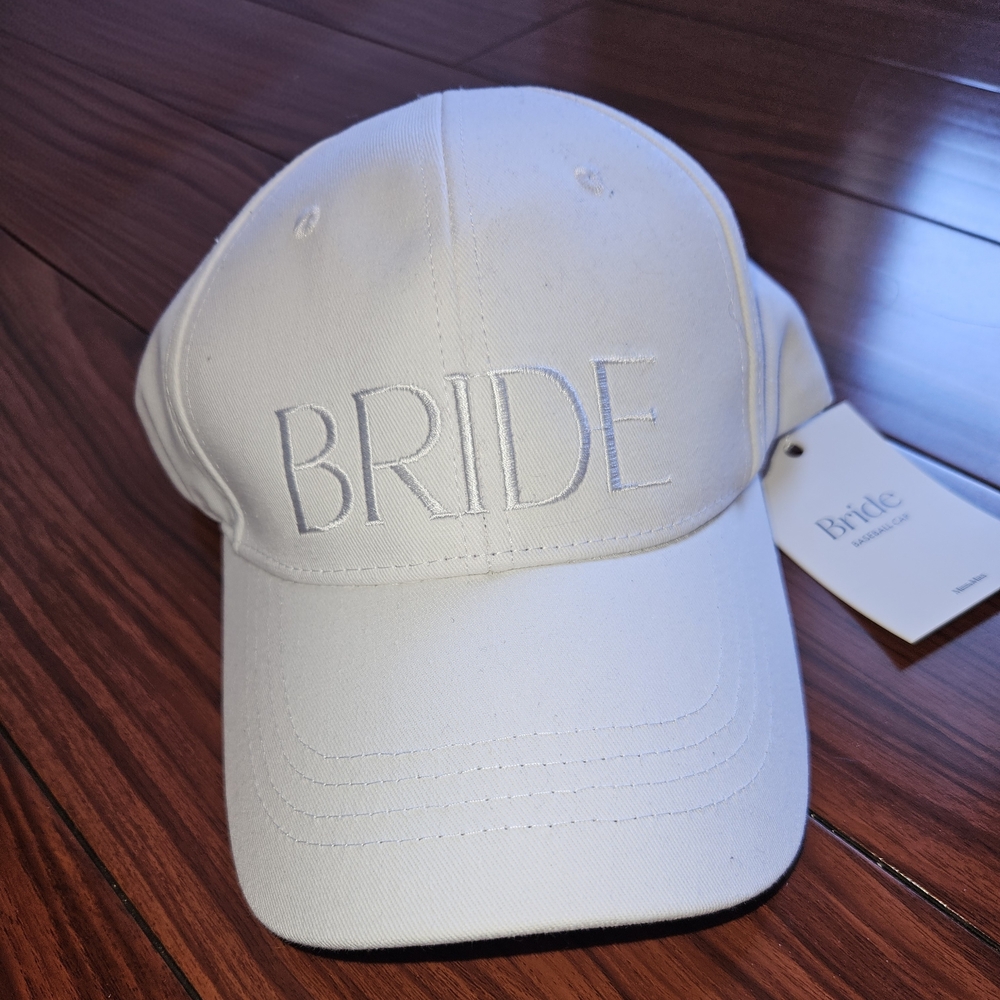 NWT White “BRIDE” Embroidered Baseball Cap 🤍